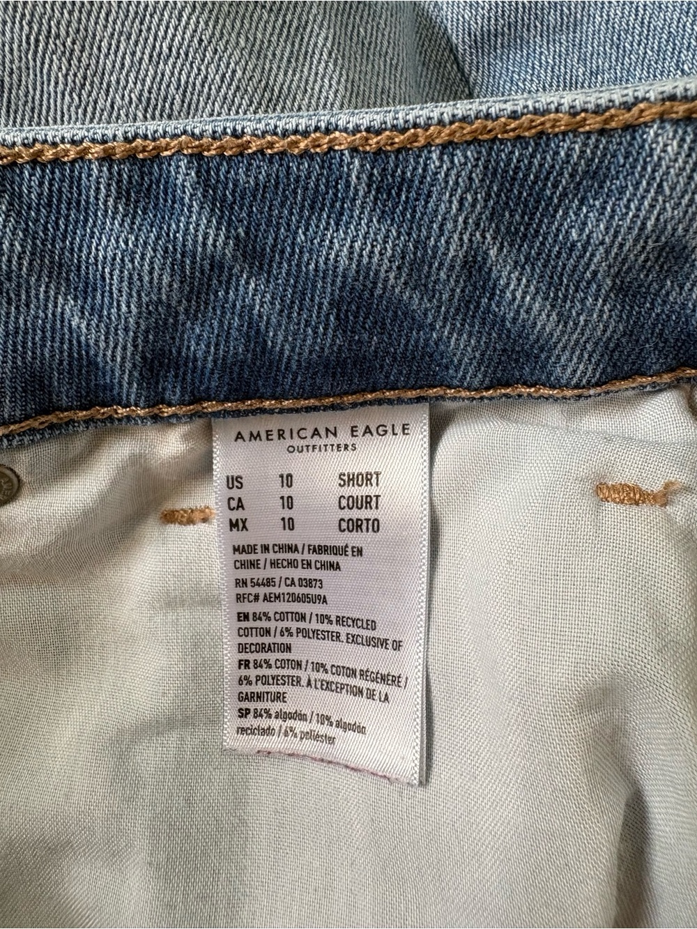 American Eagle Distressed Mom Jeans.  Size 10 Short - Picture 6 of 6